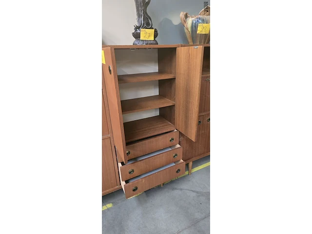 Lot 24 - vintage kast - afbeelding 4 van  5