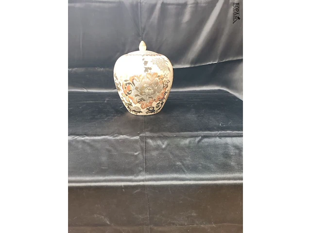 Lot 240 - antieke chineese dekselpot - afbeelding 1 van  5