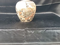 Lot 240 - antieke chineese dekselpot - afbeelding 1 van  5