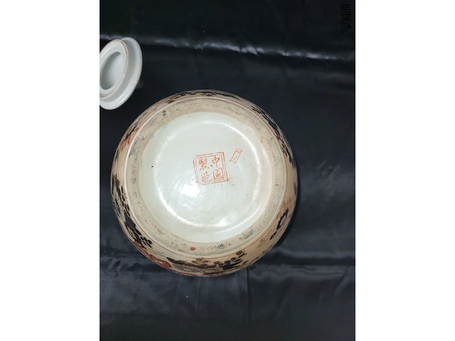 Lot 240 - antieke chineese dekselpot - afbeelding 5 van  5