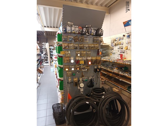 Lot 240 - gondella kopstelling - afbeelding 1 van  3