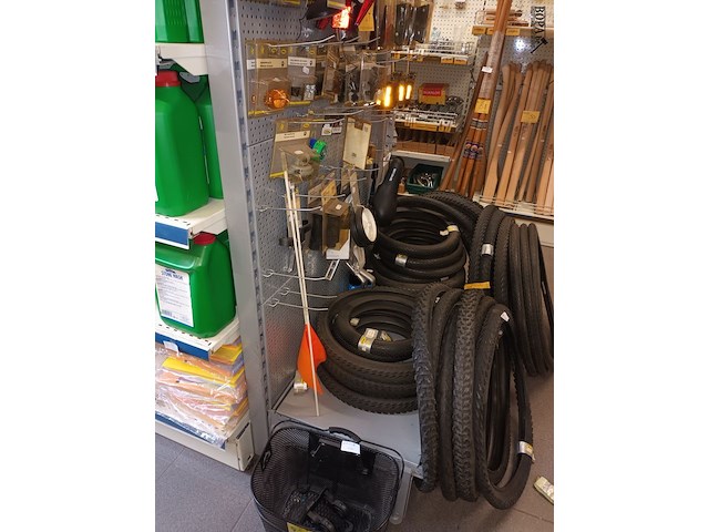 Lot 240 - gondella kopstelling - afbeelding 2 van  3