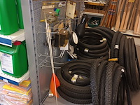 Lot 240 - gondella kopstelling - afbeelding 2 van  3