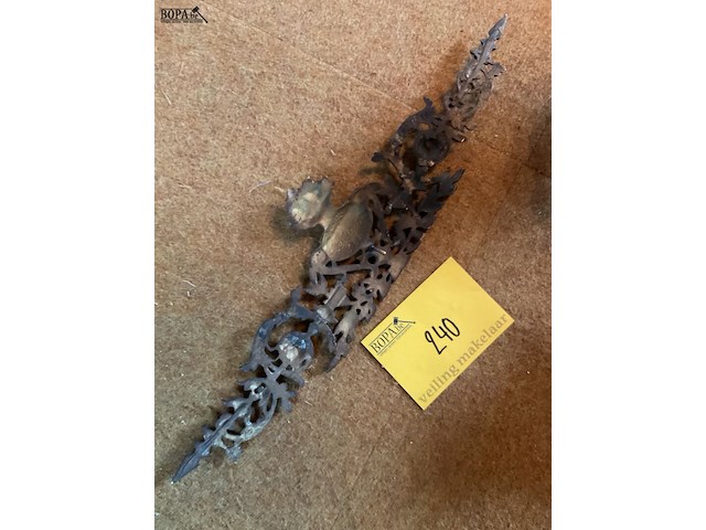 Lot 240 - koperen belegsel decoratief gemerkt - afbeelding 3 van  5