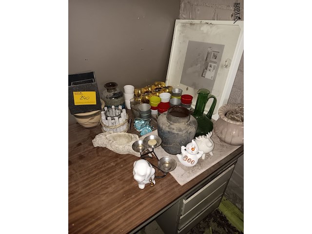 Lot 240 - lot decoratie - afbeelding 1 van  3