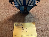 Lot 241 - blauwglazen kommetje in metalen omhulsel - afbeelding 1 van  4