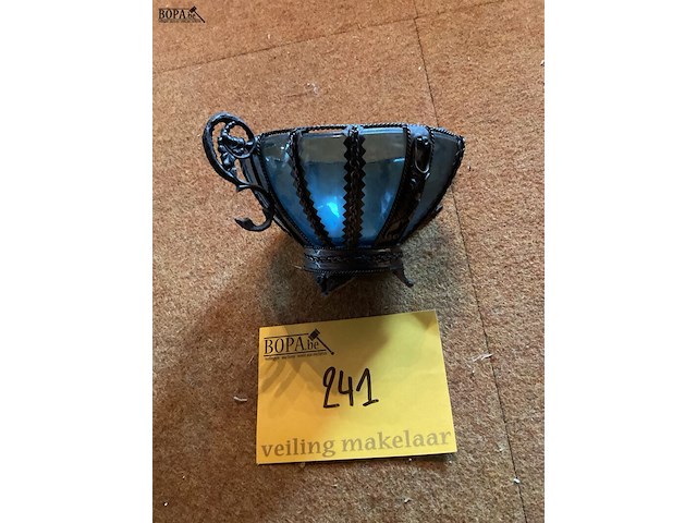 Lot 241 - blauwglazen kommetje in metalen omhulsel - afbeelding 2 van  4