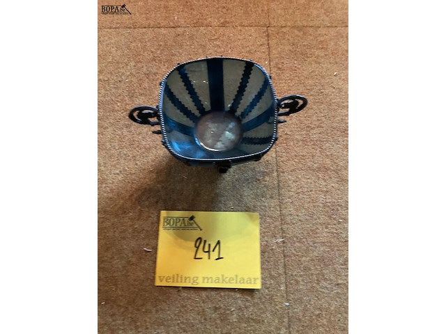 Lot 241 - blauwglazen kommetje in metalen omhulsel - afbeelding 3 van  4