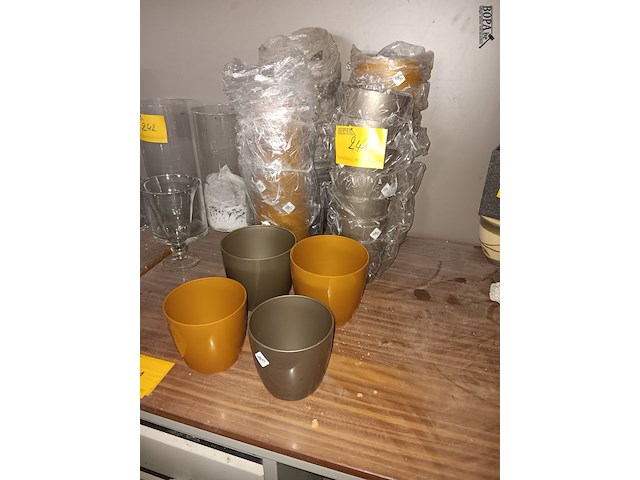 Lot 241 - elho pvc bloempotten. ca. 30 stuks - afbeelding 1 van  1