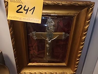 Lot 241 - kader met kruisbeeld - afbeelding 1 van  3