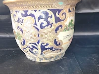 Lot 242 - antieke bloempot - afbeelding 2 van  5