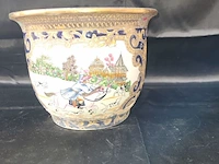 Lot 242 - antieke bloempot - afbeelding 3 van  5