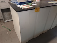 Lot 242 - hoek toonbank - afbeelding 4 van  4