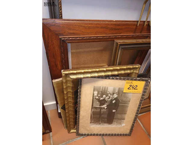 Lot 242 - kaders. 12 stuks - afbeelding 4 van  4