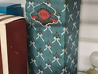 Lot 242 - ongeopende flessen parfum, after shave en stuk zeep - afbeelding 2 van  6