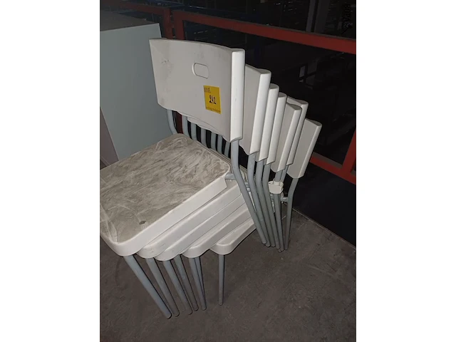 Lot 242 - stoelen - 7 stuks - afbeelding 1 van  1