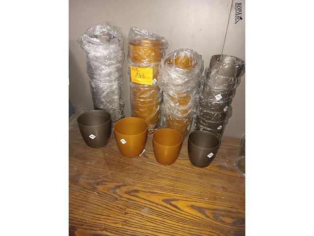 Lot 243 - elho pvc bloempotten. ca. 30 stuks - afbeelding 1 van  1
