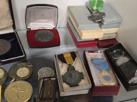 Lot 243 - eregedenktekens en medailles ong 56 stuks - afbeelding 2 van  5