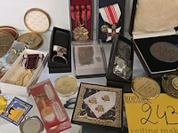 Lot 243 - eregedenktekens en medailles ong 56 stuks - afbeelding 3 van  5