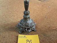 Lot 243 - kristallen vaasje op voetstuk in tin - afbeelding 2 van  3