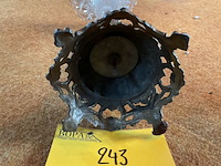 Lot 243 - kristallen vaasje op voetstuk in tin - afbeelding 3 van  3