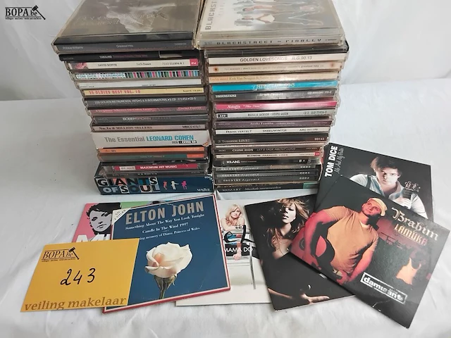 Lot 243 - lot cd's, variatie, stapel - afbeelding 1 van  3