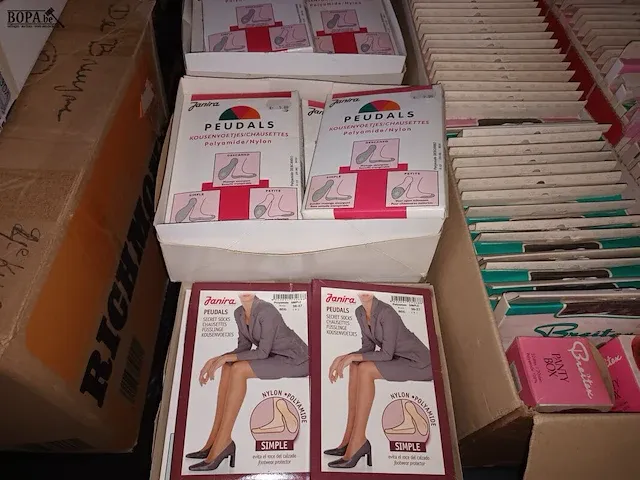Lot 243 - nylonkousen. 4 dozen - afbeelding 3 van  5