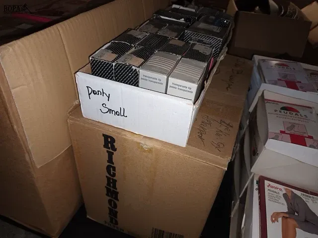 Lot 243 - nylonkousen. 4 dozen - afbeelding 5 van  5