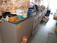 Lot 243 - rechte toonbank - afbeelding 1 van  3