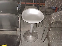 Lot 243 - stoelen en barkruk - 11 stuks - afbeelding 2 van  5