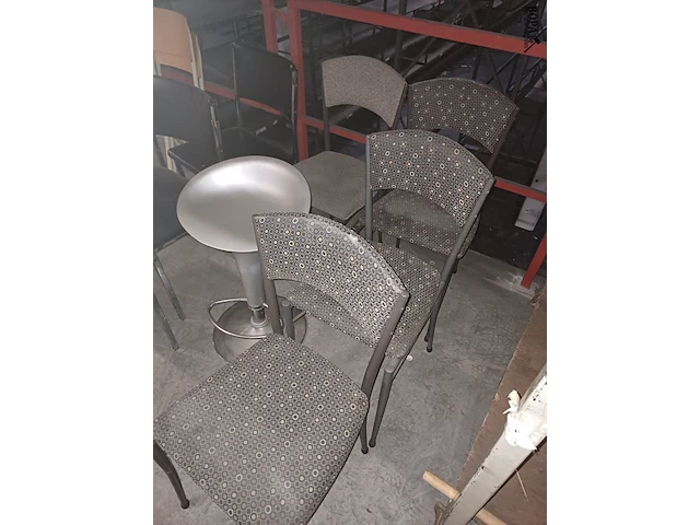 Lot 243 - stoelen en barkruk - 11 stuks - afbeelding 3 van  5