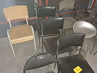 Lot 243 - stoelen en barkruk - 11 stuks - afbeelding 5 van  5
