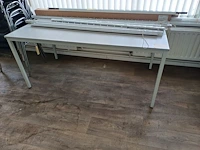 Lot 243 - tafel - afbeelding 1 van  3