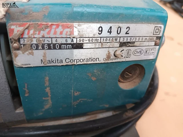 Lot 244 - bandschuurmachine makita - afbeelding 2 van  3