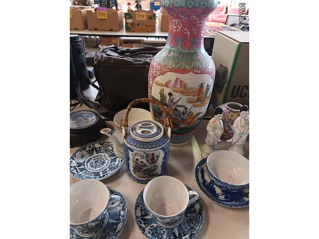 Lot 244 - chinese vaas en decoratie. 45 stuks - afbeelding 4 van  6