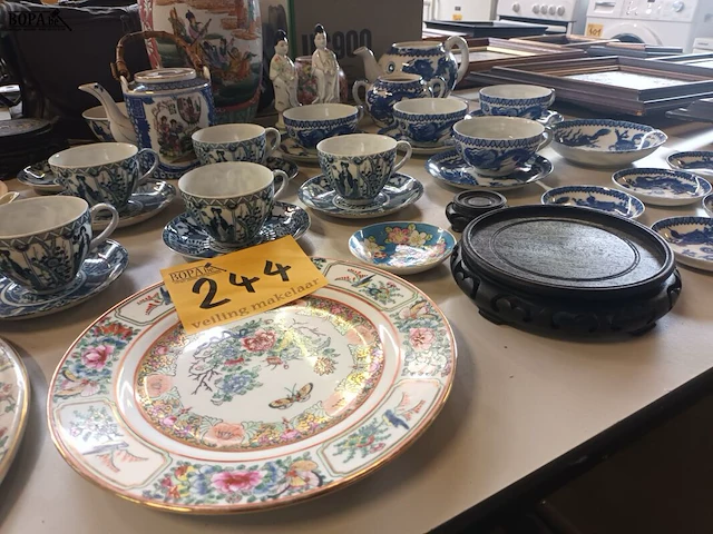 Lot 244 - chinese vaas en decoratie. 45 stuks - afbeelding 6 van  6
