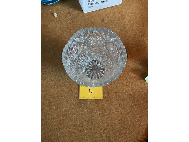 Lot 244 - kristallen vaas - afbeelding 2 van  2