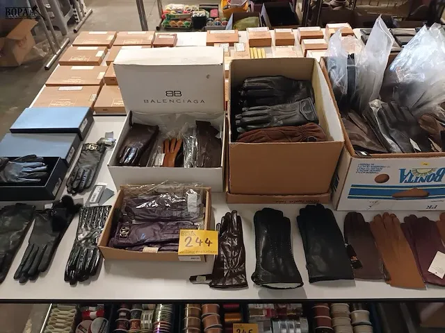 Lot 244 - lederen handschoenen. ca. 100 paar - afbeelding 1 van  7
