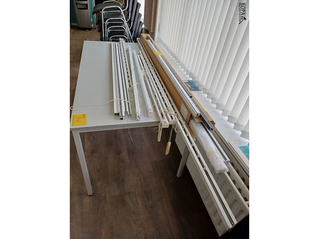 Lot 244 - raamweringen en rails. 15 stuks - afbeelding 2 van  2