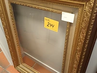 Lot 244 - vergulde kader met glas - afbeelding 1 van  3