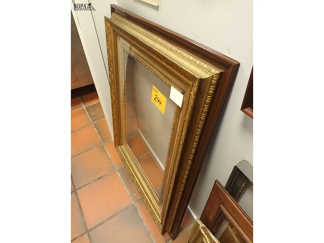 Lot 244 - vergulde kader met glas - afbeelding 2 van  3