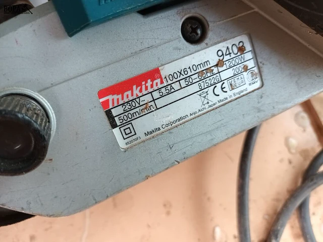 Lot 245 - bandschuurmachine makita - afbeelding 3 van  3
