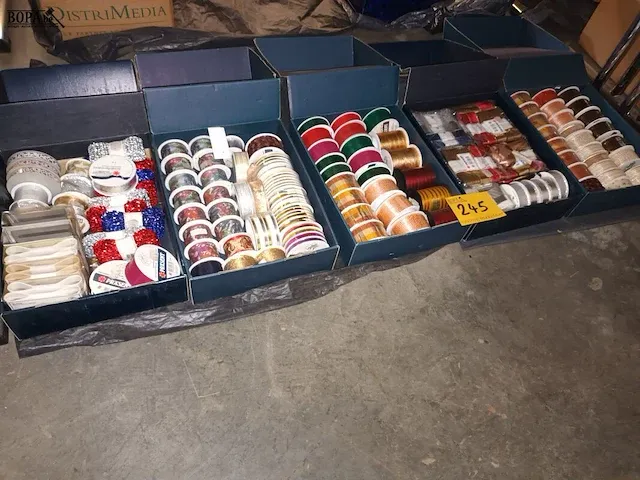 Lot 245 - cadeaulint. 5 dozen - afbeelding 1 van  4