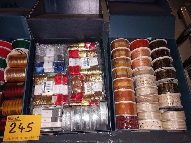 Lot 245 - cadeaulint. 5 dozen - afbeelding 2 van  4