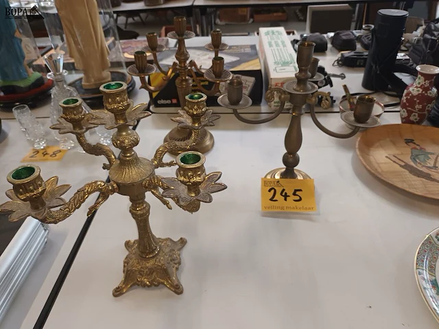 Lot 245 - koperen kandelaar. 3 stuks - afbeelding 1 van  4