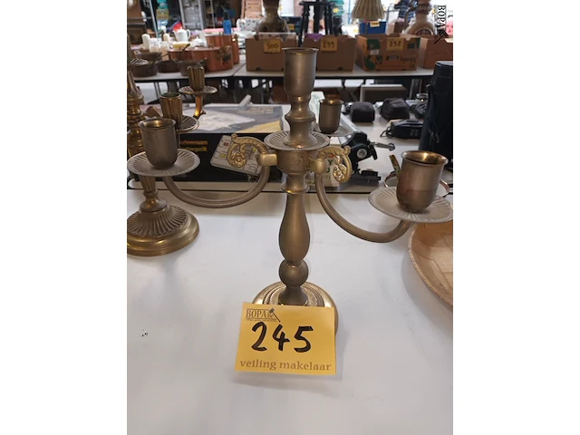 Lot 245 - koperen kandelaar. 3 stuks - afbeelding 3 van  4