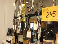 Lot 245 - metalen rekje met juwelen - afbeelding 4 van  4