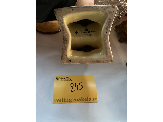 Lot 245 - quimper man kandelaar - afbeelding 2 van  2