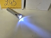 Lot 245 - zaklampen met aansteker 2 dozen - afbeelding 3 van  4