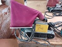 Lot 246 - bandschuurmachine makita - afbeelding 1 van  3